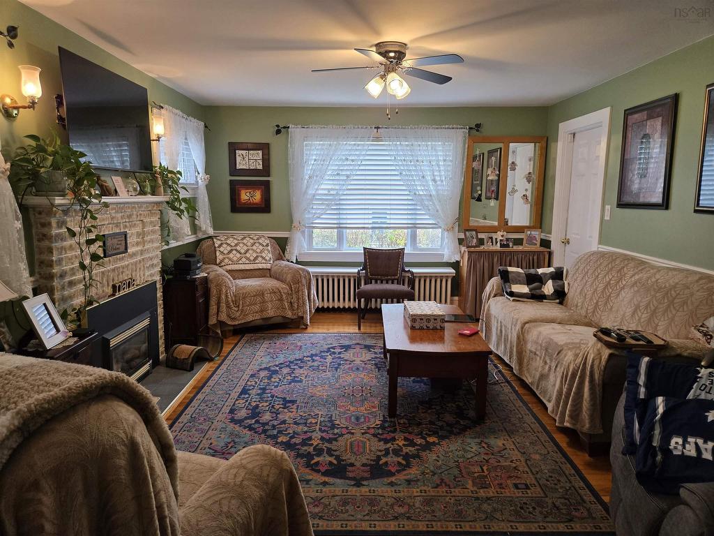 












2 MacAulays Lane

,
Sydney,




NS
B1P 3Z7

