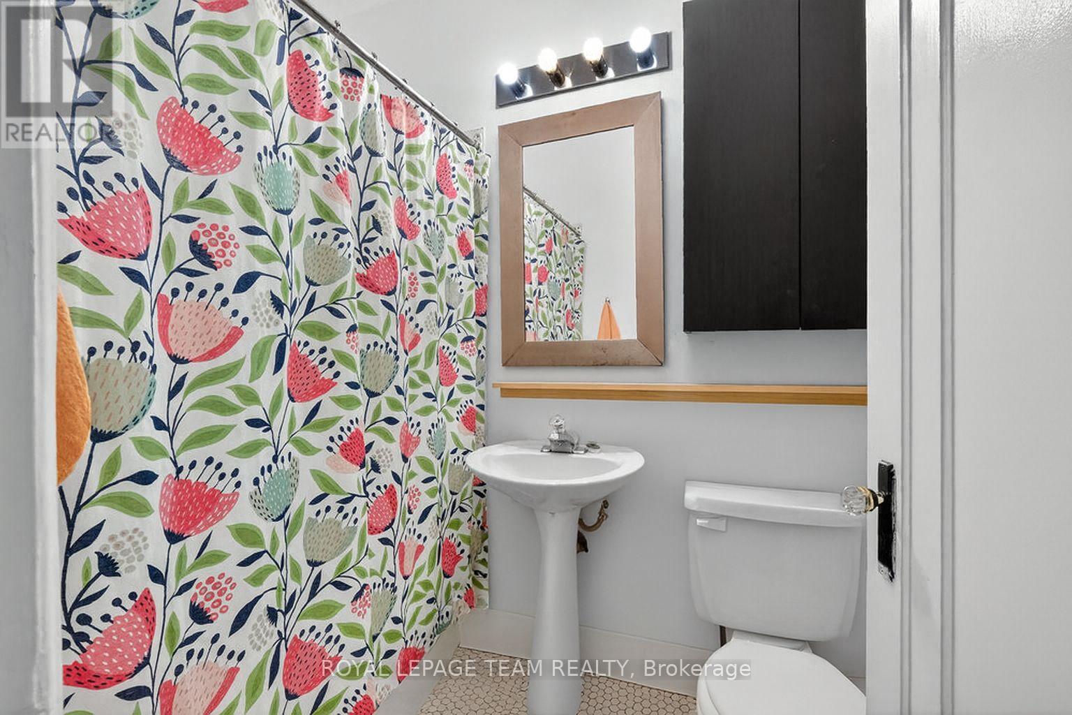 












260 SOMERSET STREET W

,
Ottawa,




Ontario
K2P0J6

