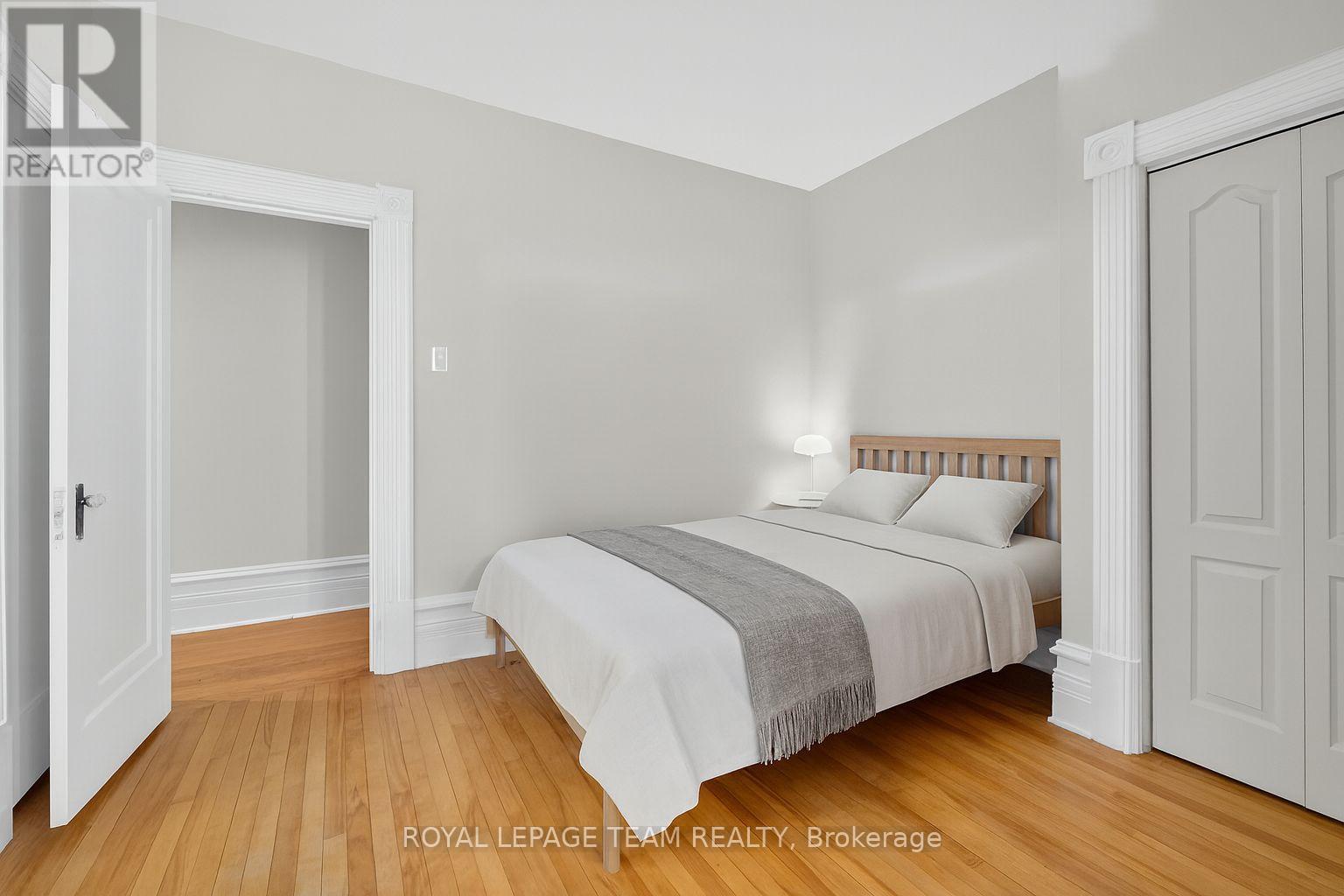 












260 SOMERSET STREET W

,
Ottawa,




Ontario
K2P0J6

