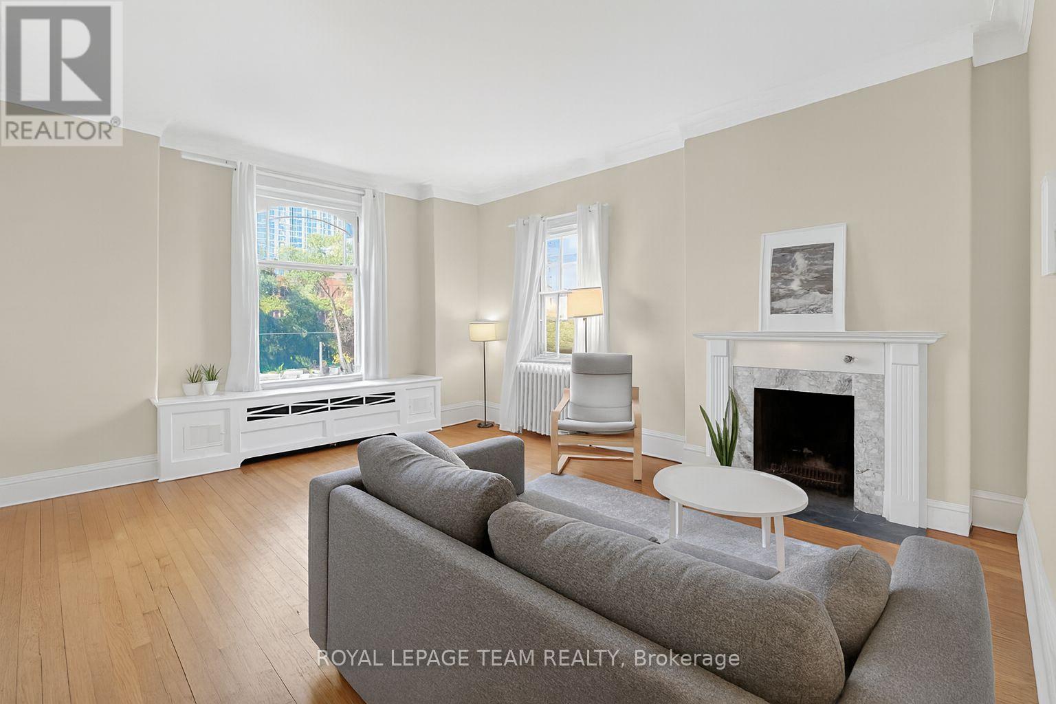 












260 SOMERSET STREET W

,
Ottawa,




Ontario
K2P0J6

