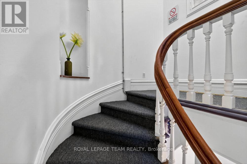 












260 SOMERSET STREET W

,
Ottawa,




Ontario
K2P0J6

