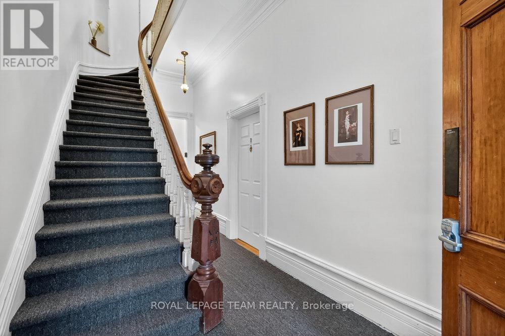 












260 SOMERSET STREET W

,
Ottawa,




Ontario
K2P0J6

