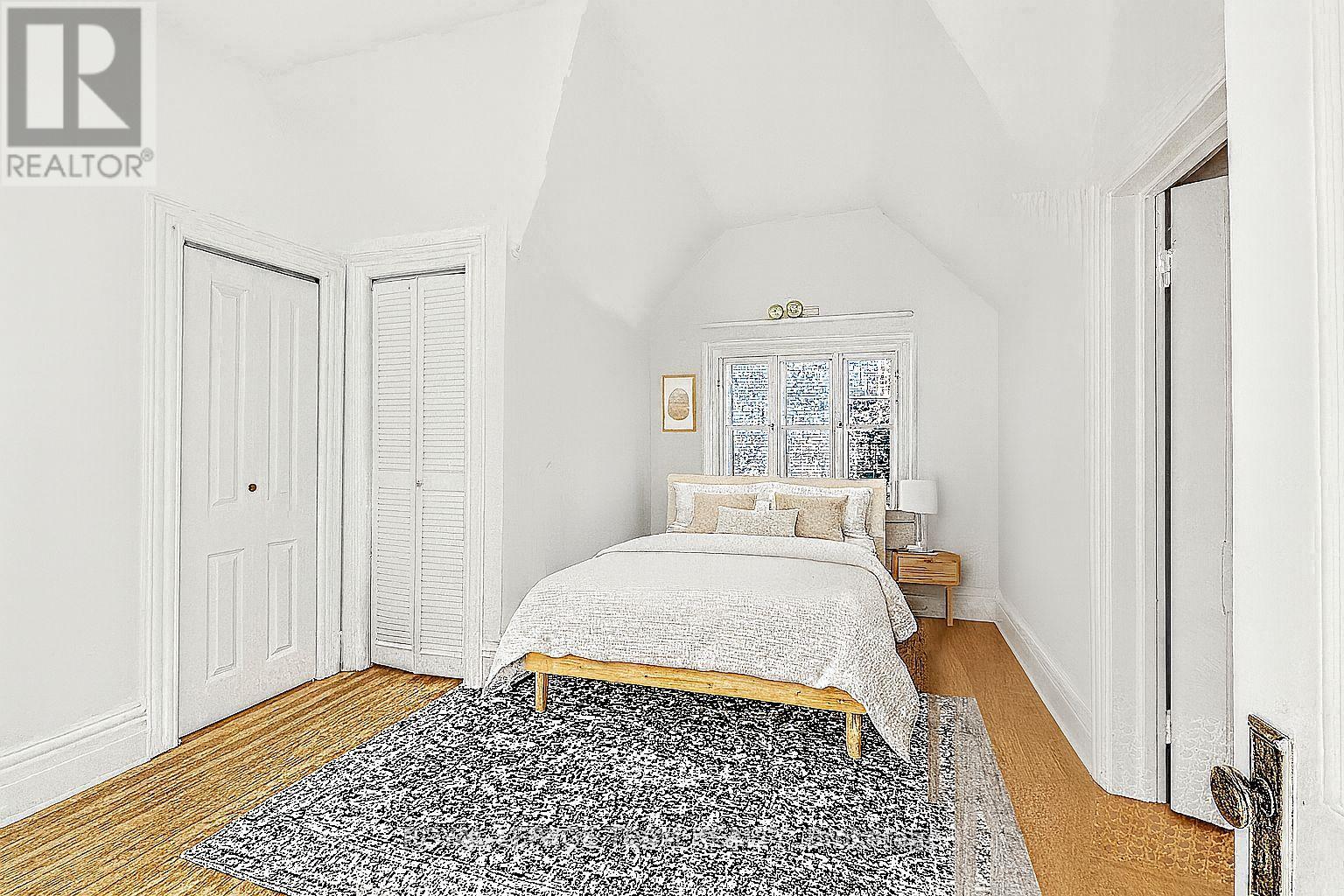 












260 SOMERSET STREET W

,
Ottawa,




Ontario
K2P0J6

