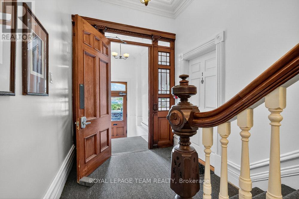 












260 SOMERSET STREET W

,
Ottawa,




Ontario
K2P0J6

