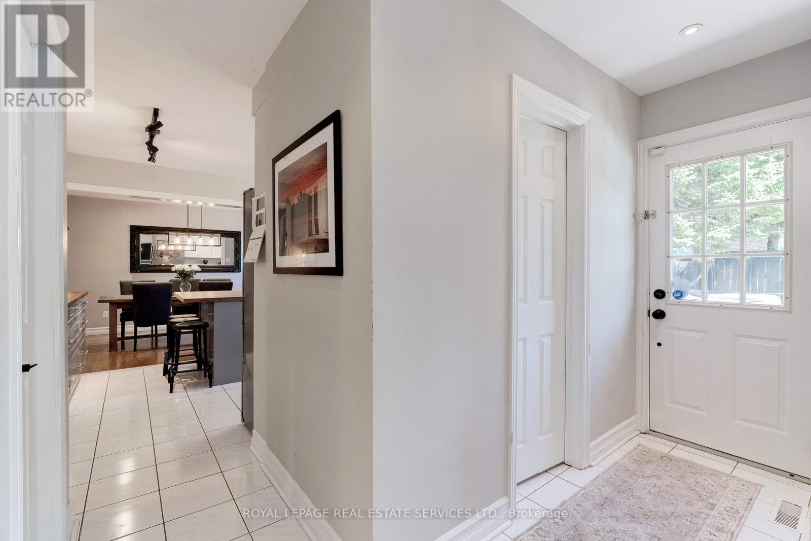 












297 SUNSET DRIVE

,
Oakville,




Ontario
L6L3M5

