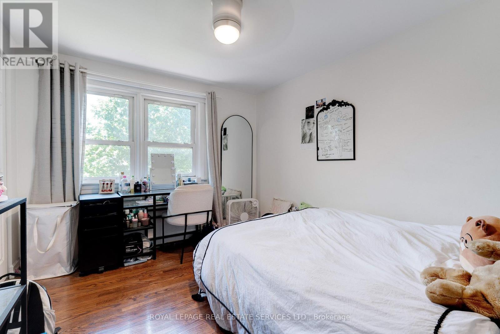 












297 SUNSET DRIVE

,
Oakville,




Ontario
L6L3M5

