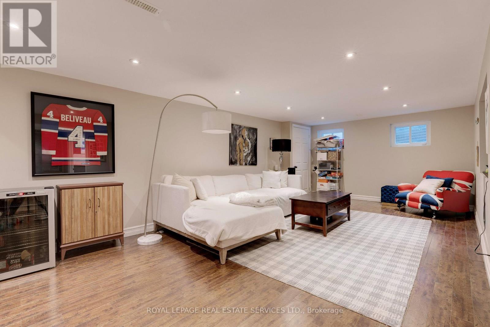 












297 SUNSET DRIVE

,
Oakville,




Ontario
L6L3M5

