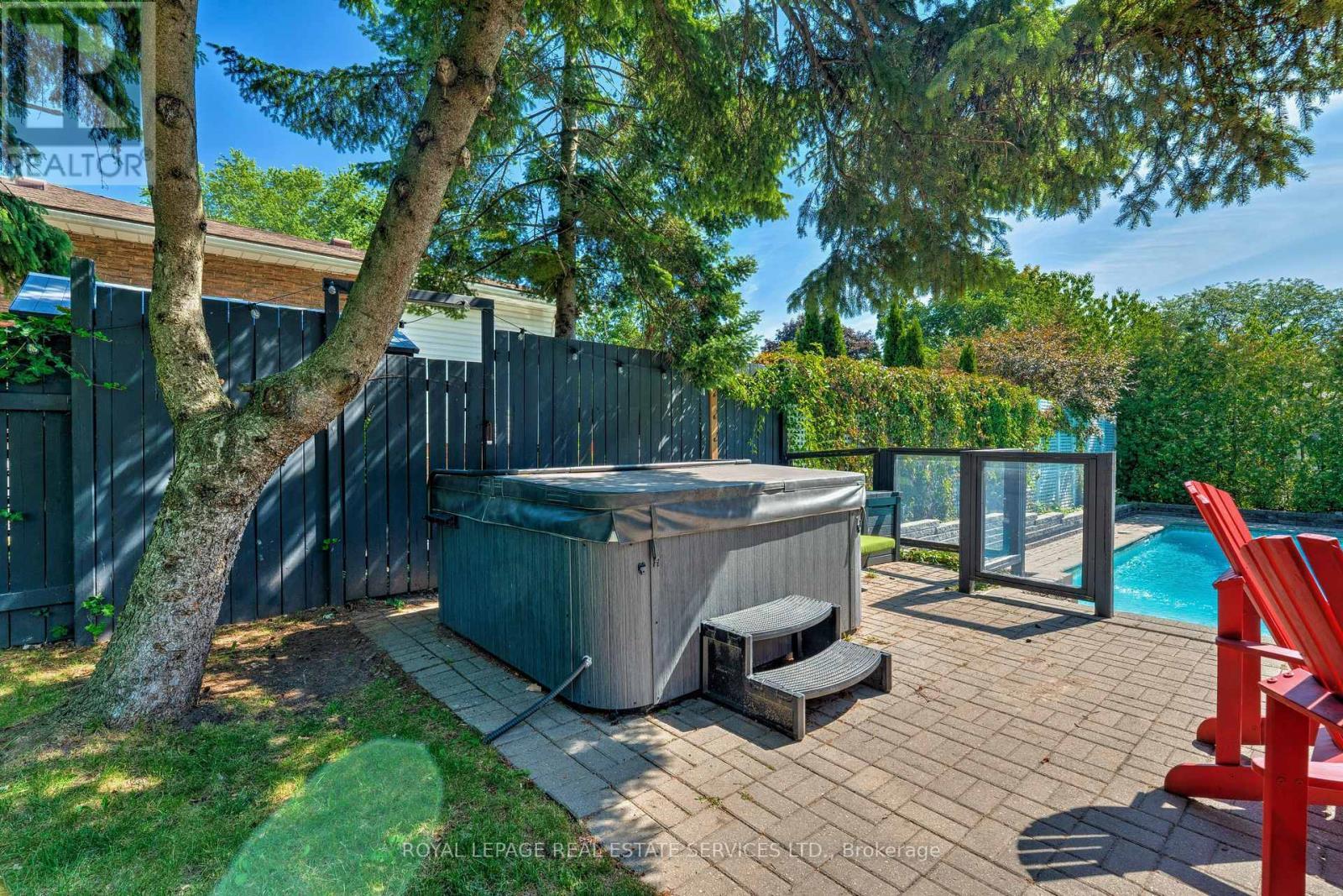 












297 SUNSET DRIVE

,
Oakville,




Ontario
L6L3M5

