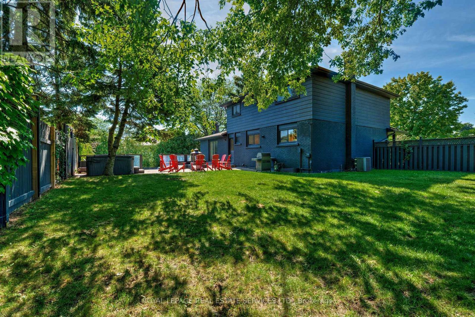 












297 SUNSET DRIVE

,
Oakville,




Ontario
L6L3M5

