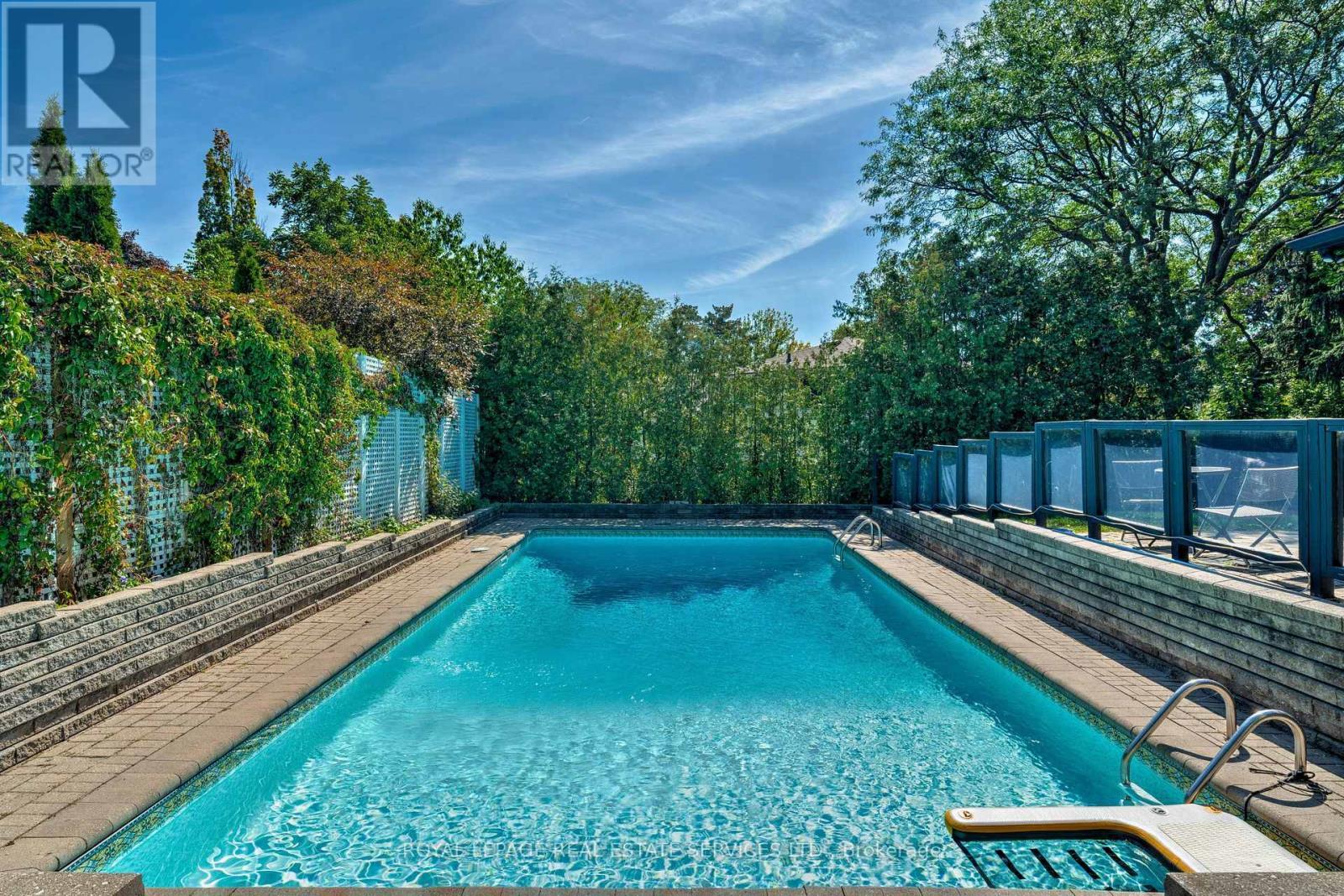 












297 SUNSET DRIVE

,
Oakville,




Ontario
L6L3M5

