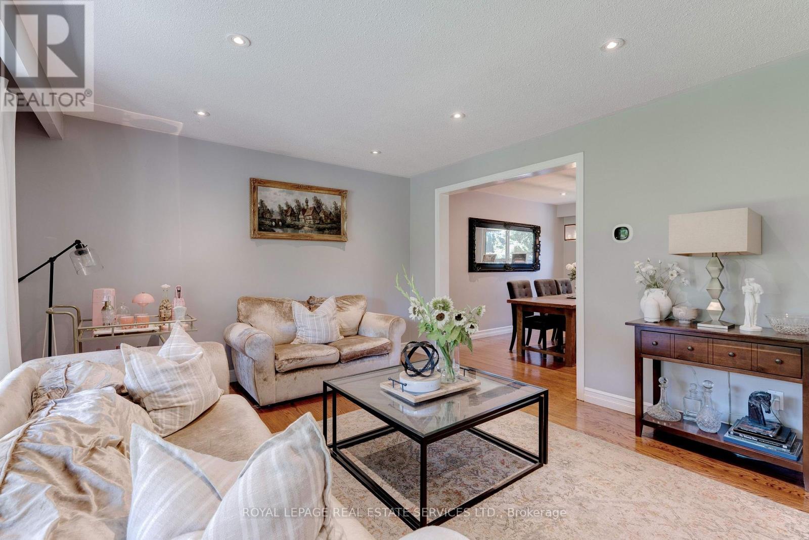 












297 SUNSET DRIVE

,
Oakville,




Ontario
L6L3M5

