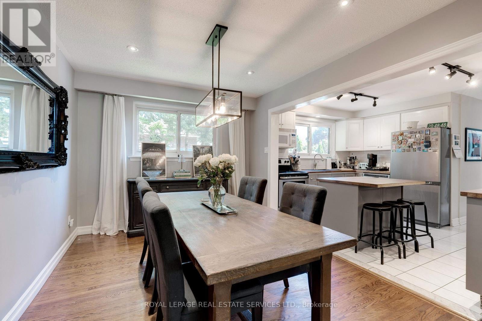 












297 SUNSET DRIVE

,
Oakville,




Ontario
L6L3M5

