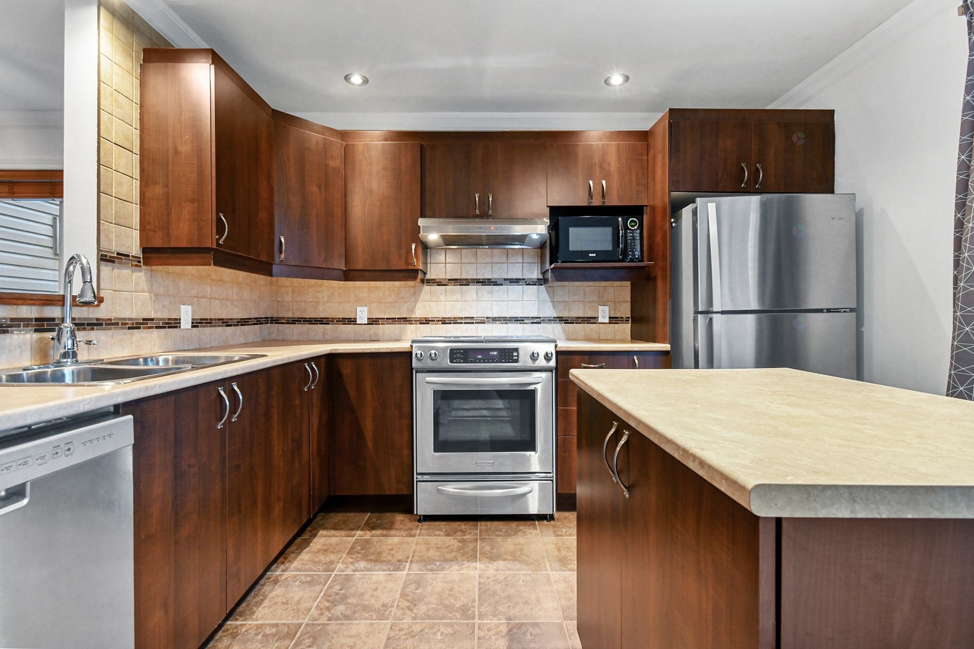 









471


Place du Louvre

,
Mascouche,




QC
J7K0M1

