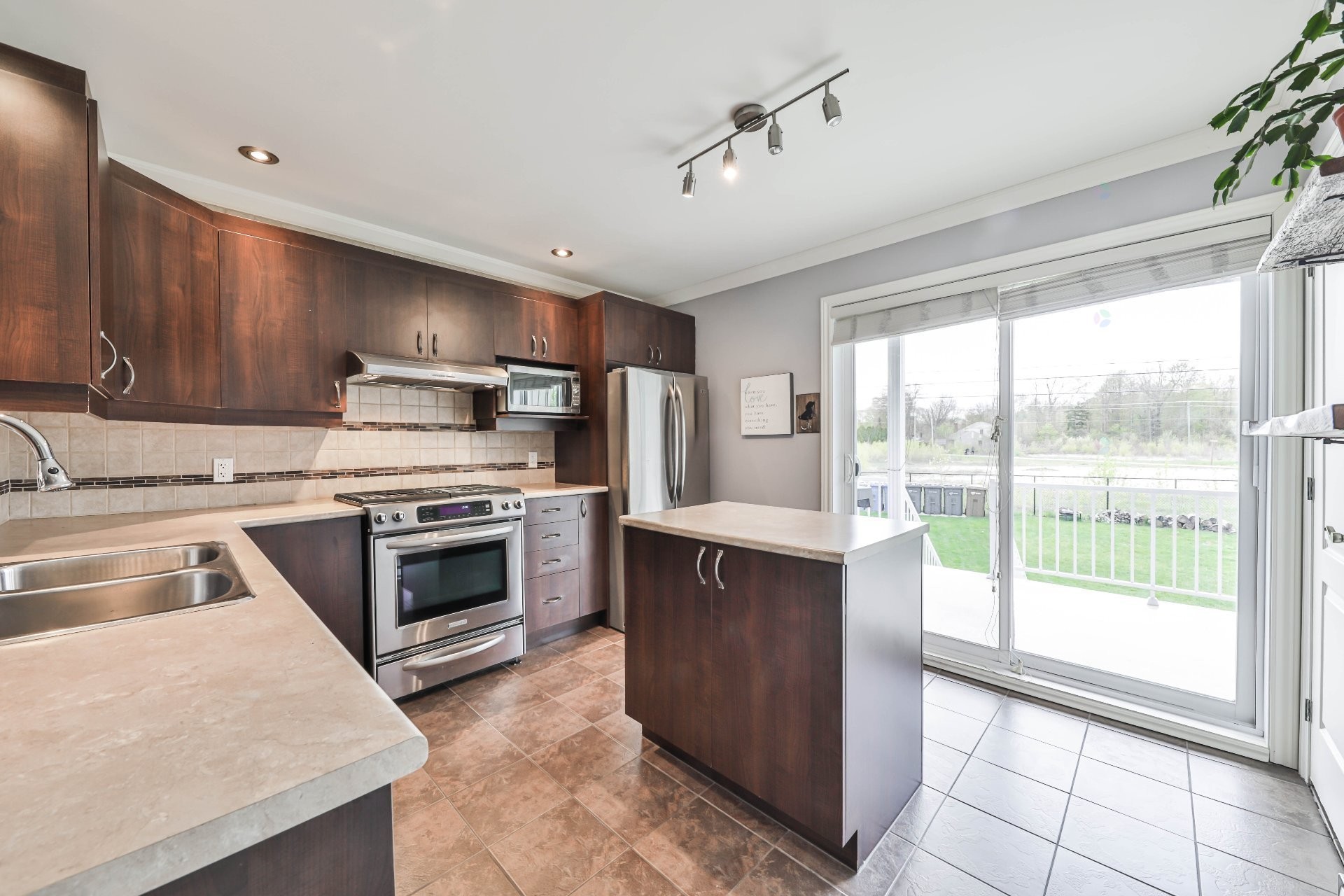 









471


Place du Louvre

,
Mascouche,




QC
J7K0M1

