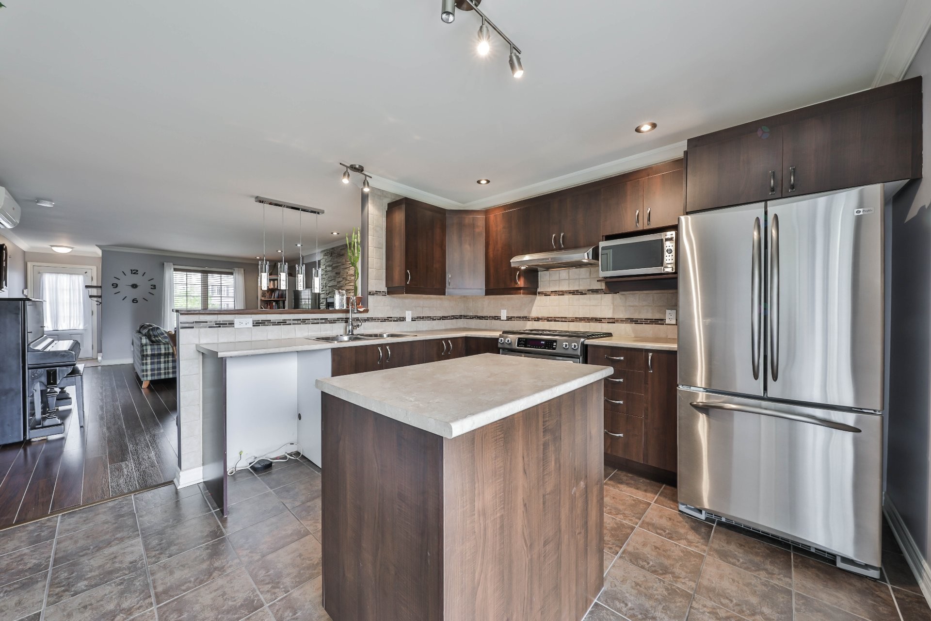 









471


Place du Louvre

,
Mascouche,




QC
J7K0M1

