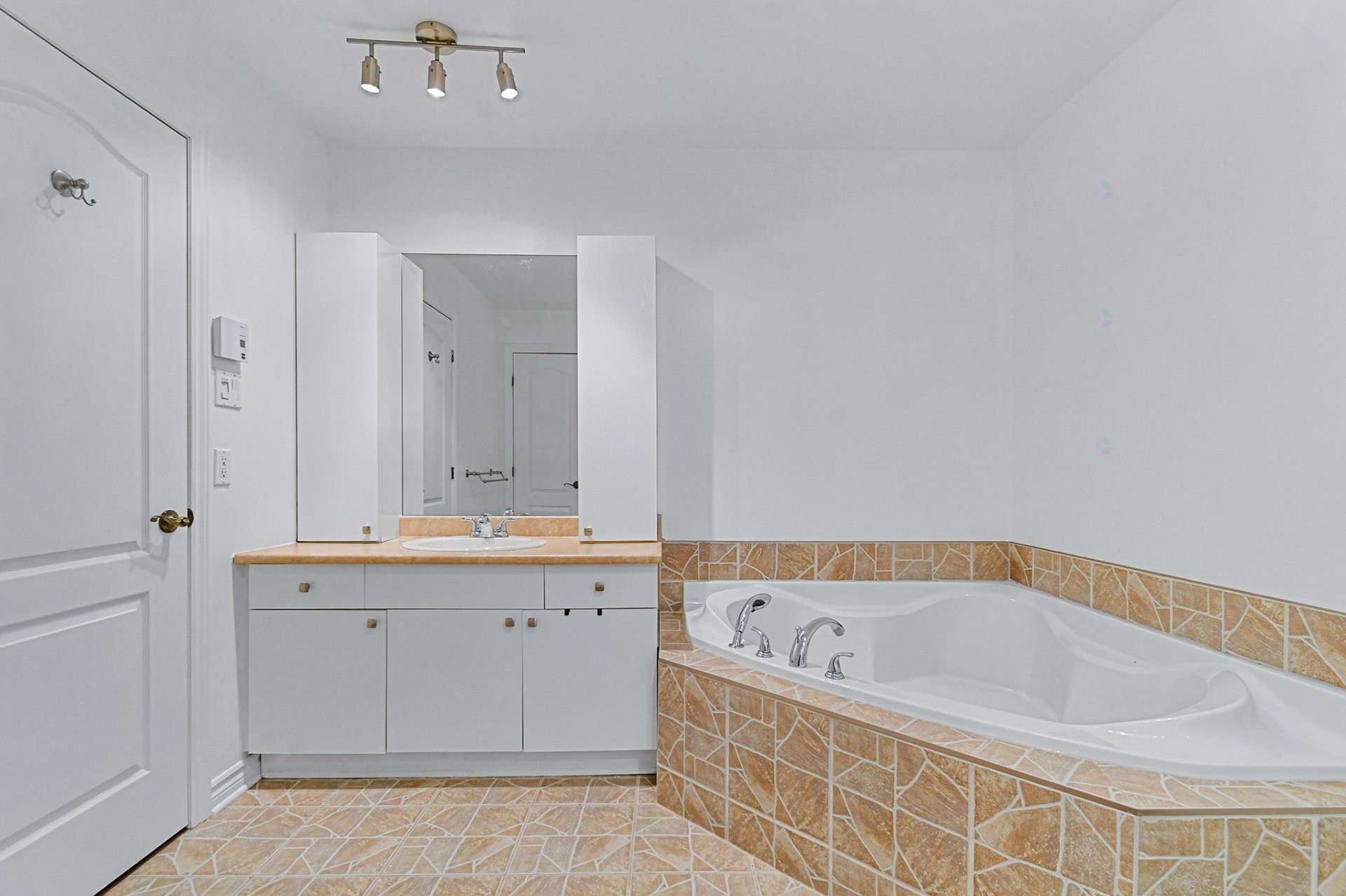 









471


Place du Louvre

,
Mascouche,




QC
J7K0M1

