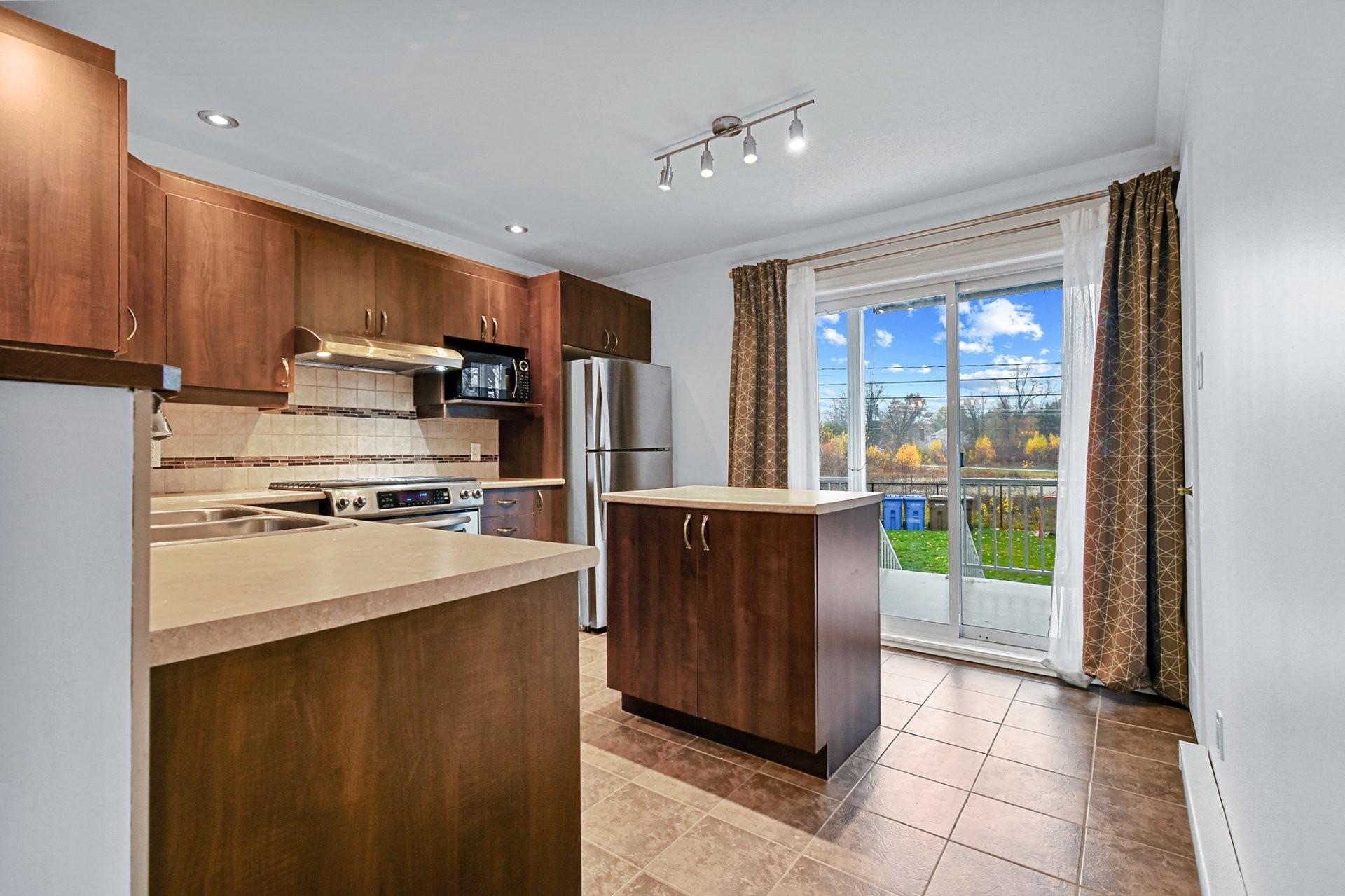 









471


Place du Louvre

,
Mascouche,




QC
J7K0M1

