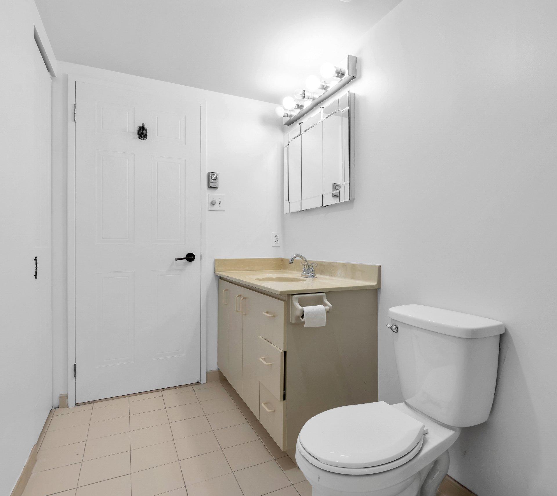 









6850


Boul. des Roseraies

, 607,
Montréal (Anjou),




QC
H1M3B8

