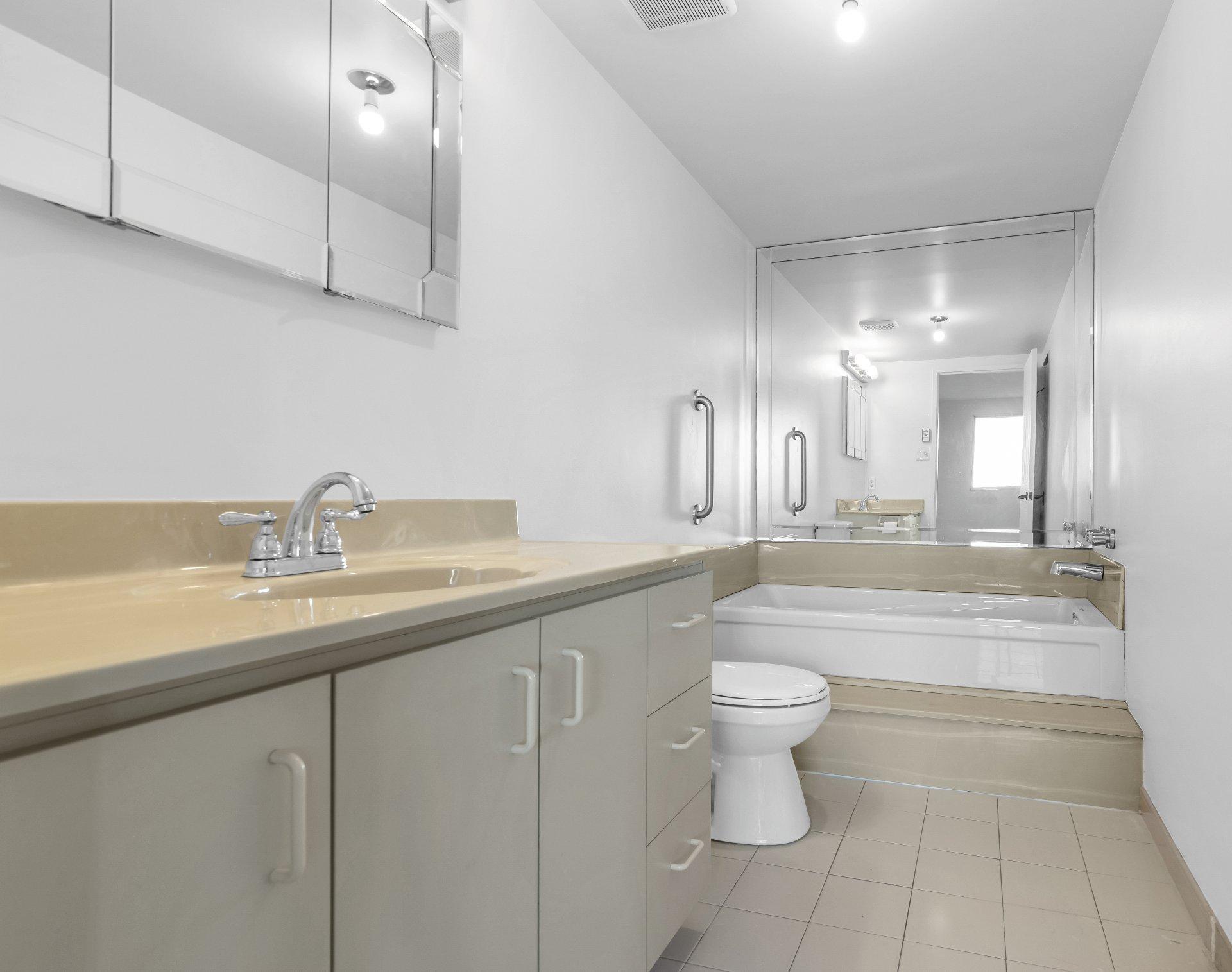 









6850


Boul. des Roseraies

, 607,
Montréal (Anjou),




QC
H1M3B8

