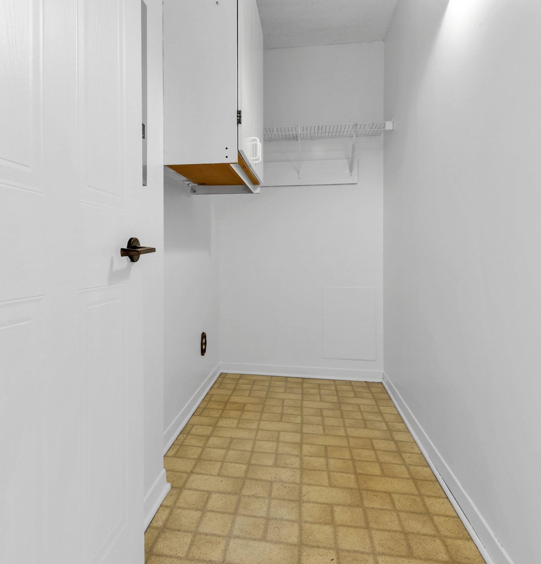 









6850


Boul. des Roseraies

, 607,
Montréal (Anjou),




QC
H1M3B8

