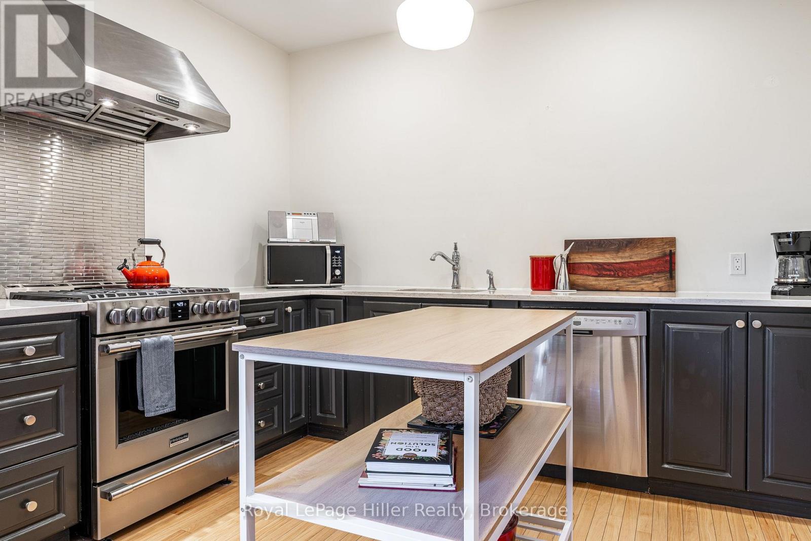 












180 ELIZABETH STREET

,
Stratford,




Ontario
N5A4Z3

