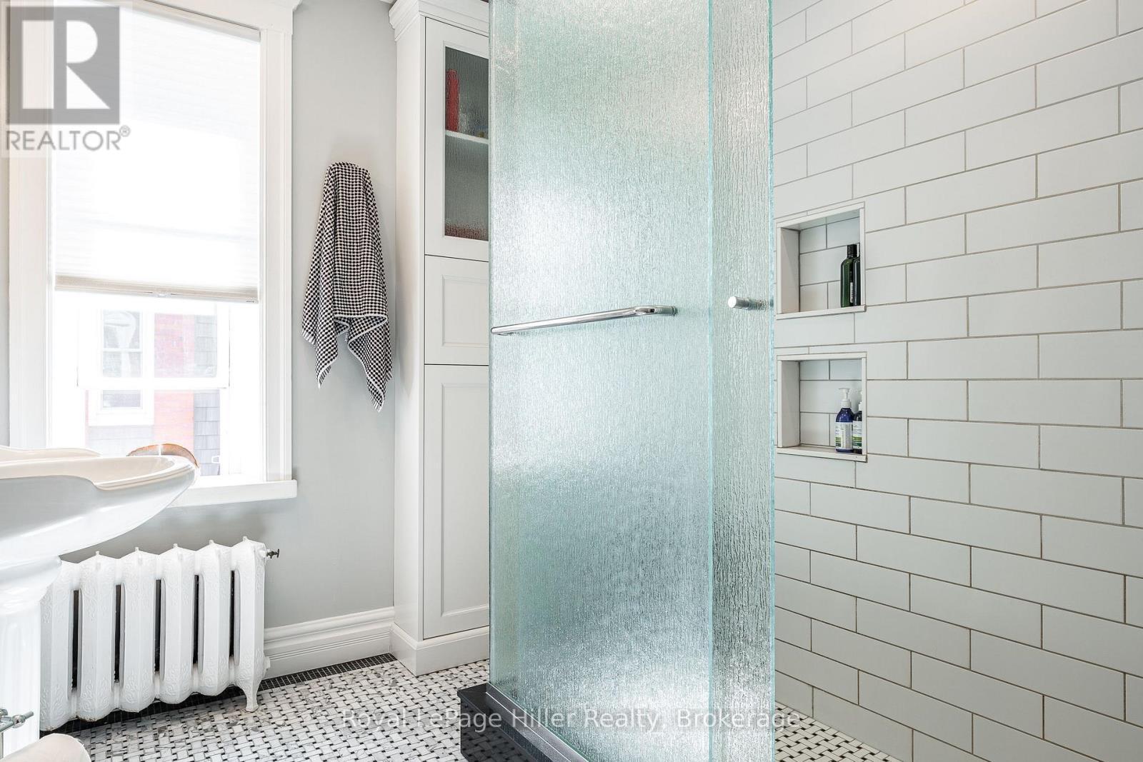 












180 ELIZABETH STREET

,
Stratford,




Ontario
N5A4Z3

