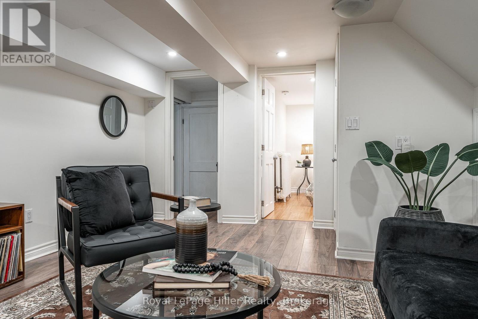 












180 ELIZABETH STREET

,
Stratford,




Ontario
N5A4Z3

