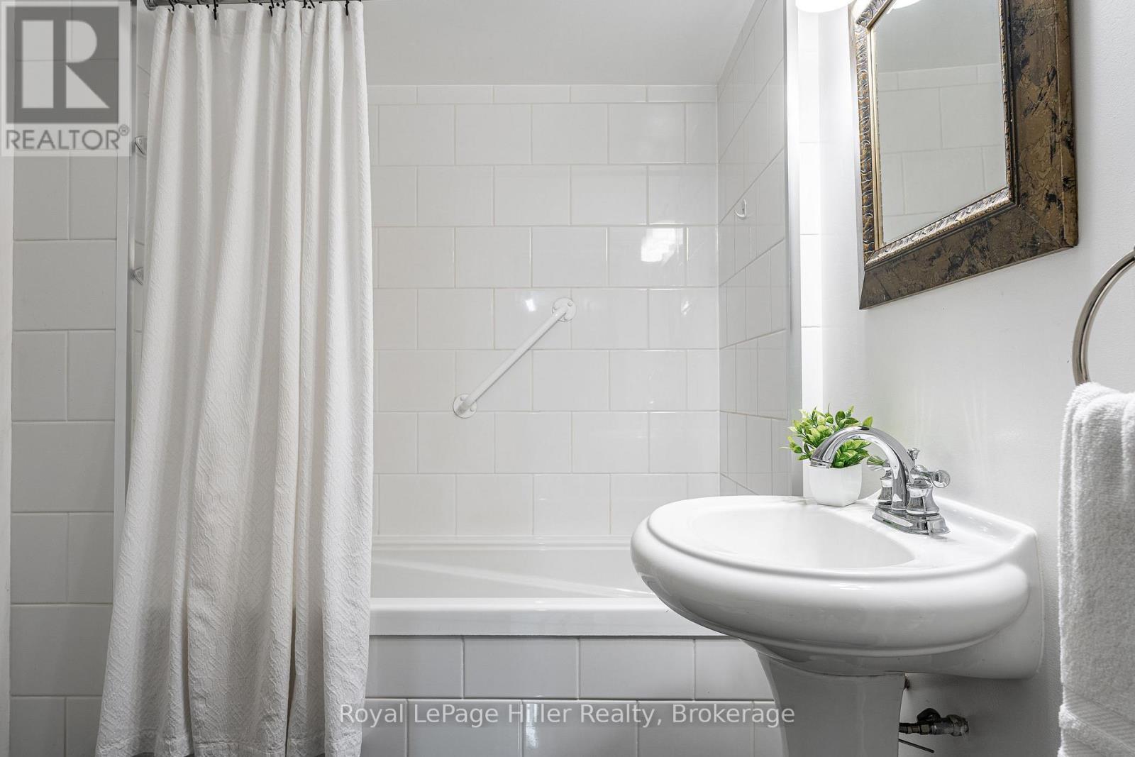 












180 ELIZABETH STREET

,
Stratford,




Ontario
N5A4Z3

