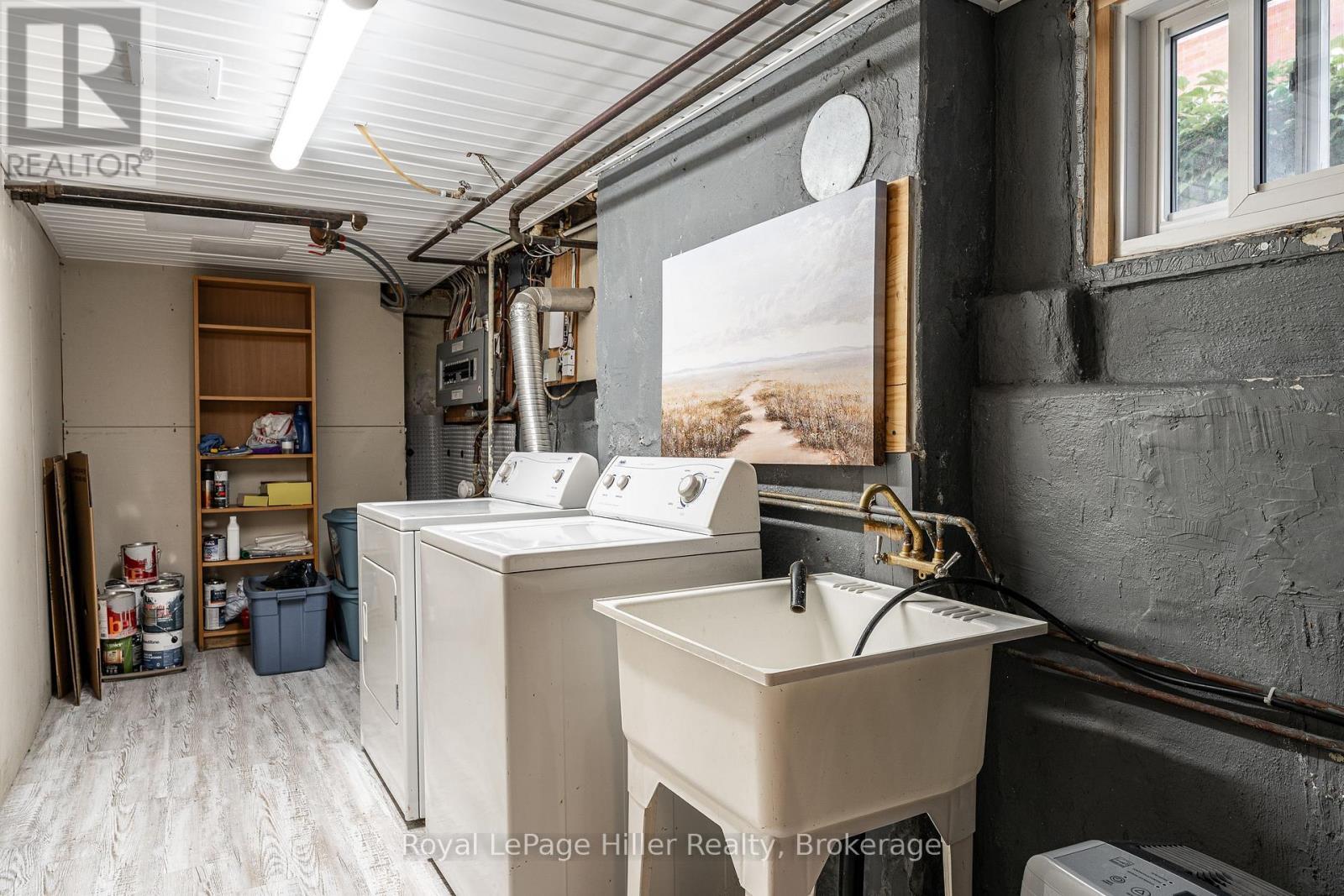 












180 ELIZABETH STREET

,
Stratford,




Ontario
N5A4Z3

