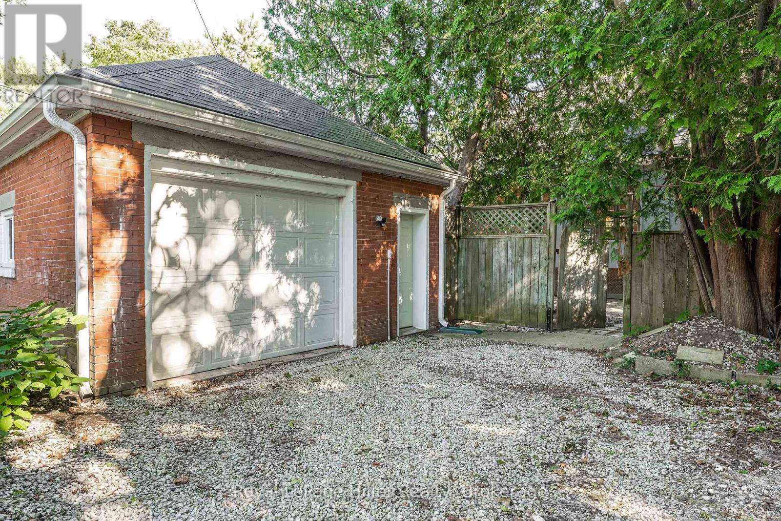 












180 ELIZABETH STREET

,
Stratford,




Ontario
N5A4Z3

