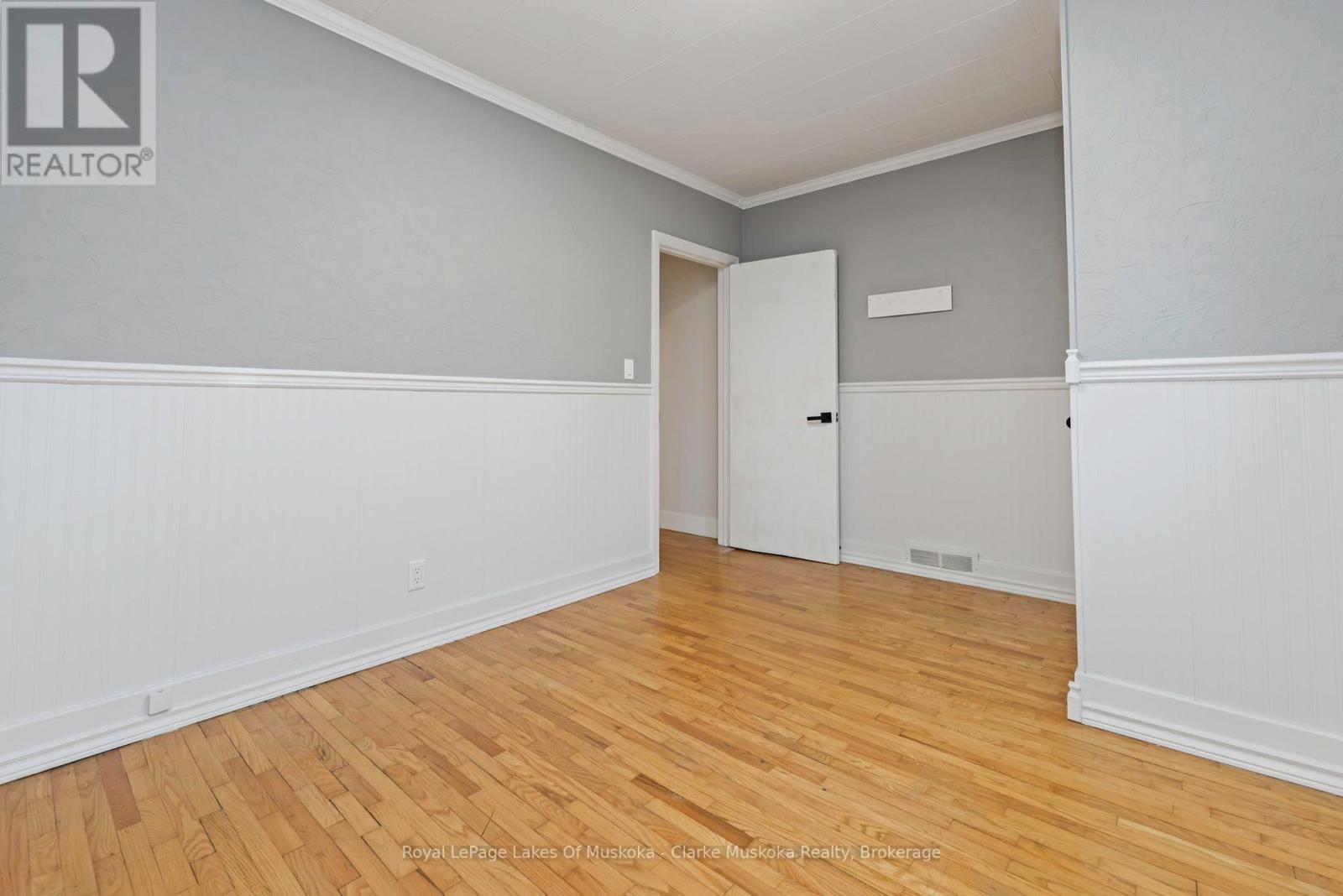 












57 CASCADE STREET

,
Parry Sound,




Ontario
P2A1K3

