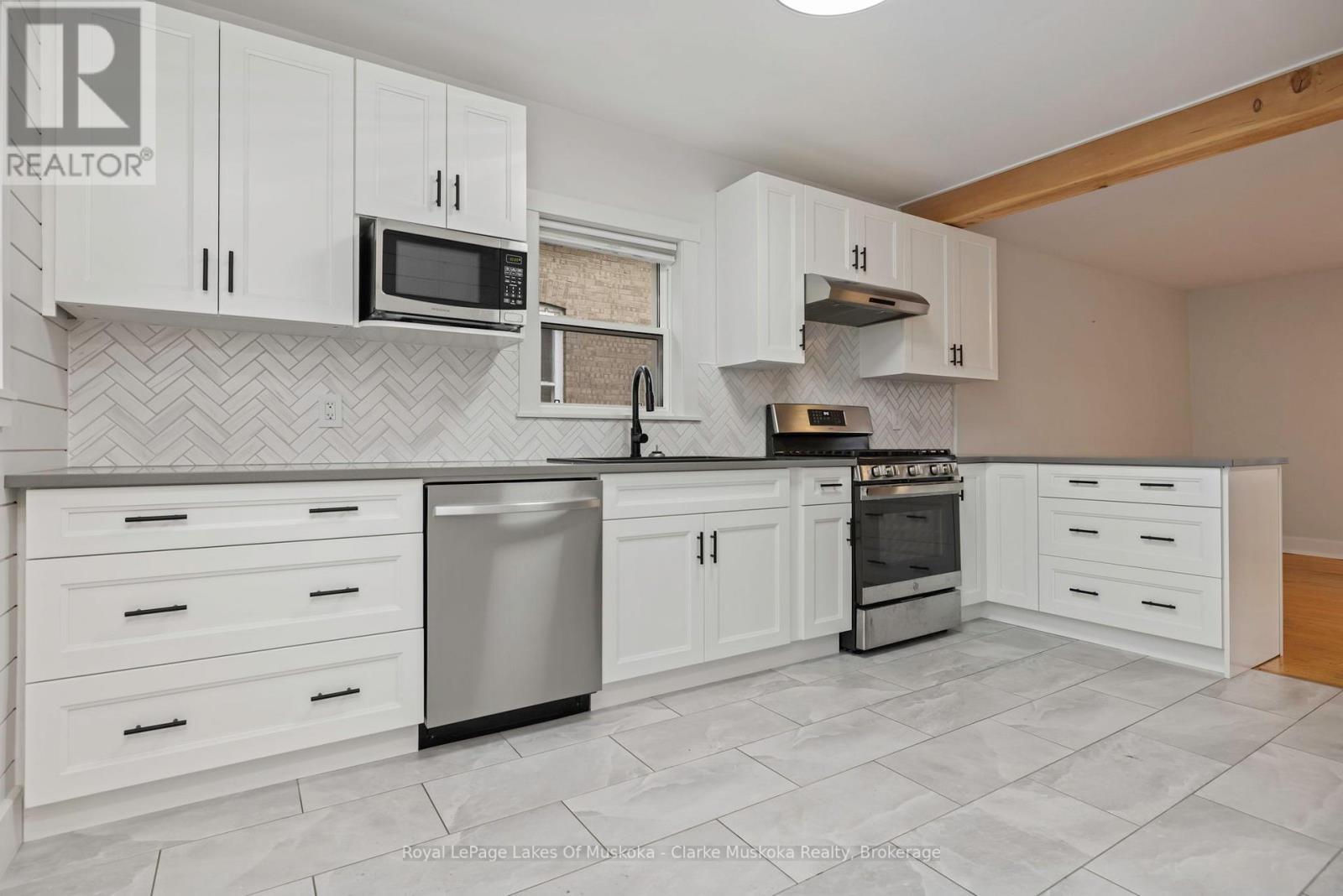 












57 CASCADE STREET

,
Parry Sound,




Ontario
P2A1K3

