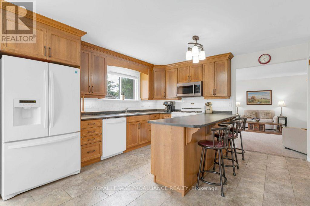 












255 HUFFMAN ROAD

,
Quinte West (Murray Ward),




Ontario
K0K2C0

