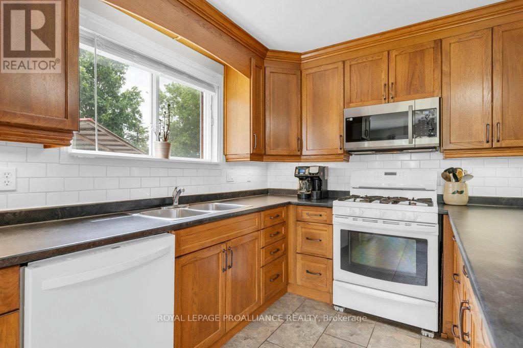 












255 HUFFMAN ROAD

,
Quinte West (Murray Ward),




Ontario
K0K2C0

