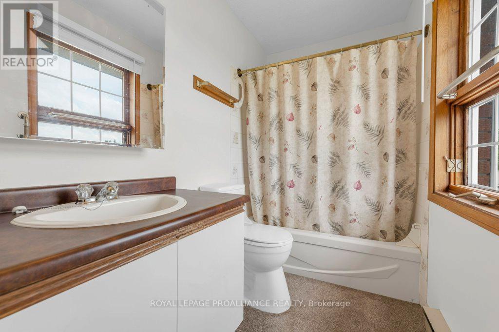 












255 HUFFMAN ROAD

,
Quinte West (Murray Ward),




Ontario
K0K2C0

