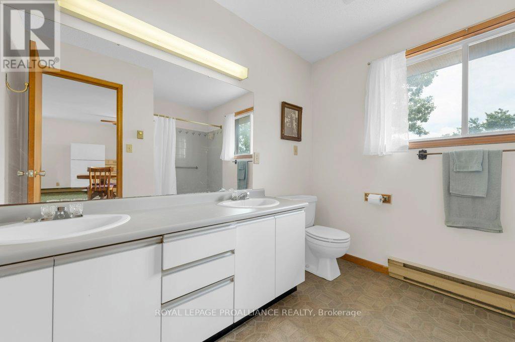 












255 HUFFMAN ROAD

,
Quinte West (Murray Ward),




Ontario
K0K2C0

