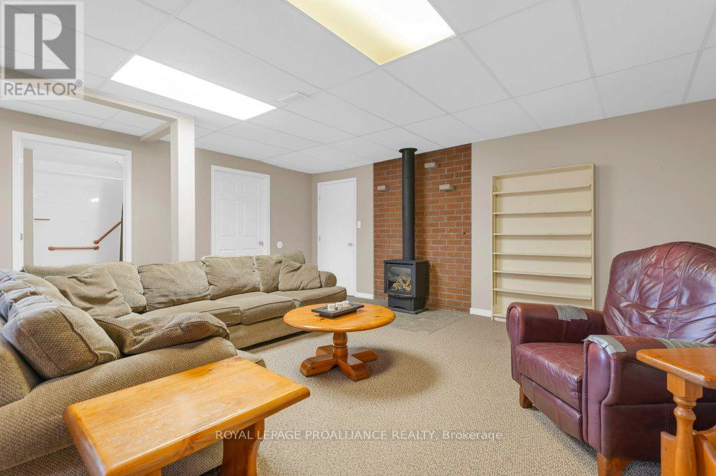 












255 HUFFMAN ROAD

,
Quinte West (Murray Ward),




Ontario
K0K2C0

