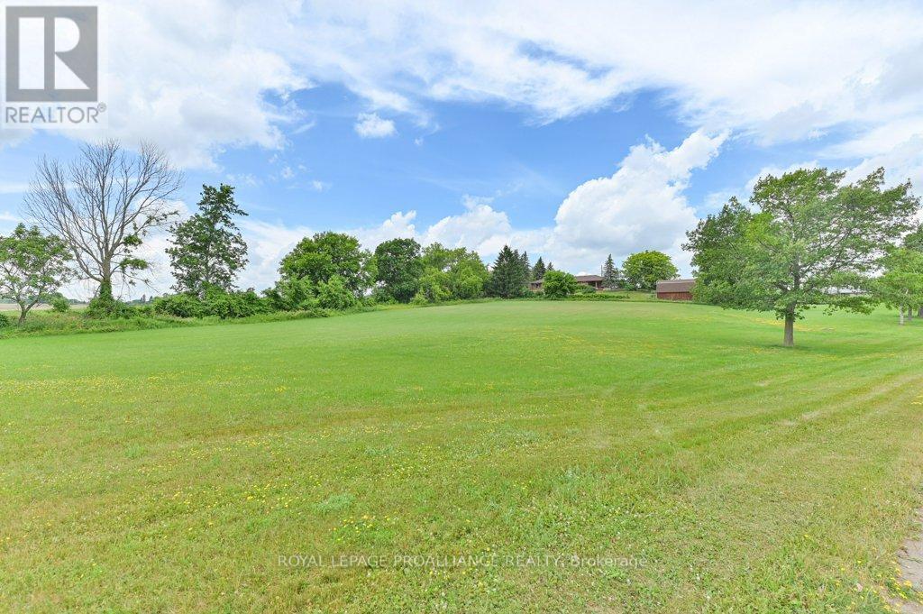 












255 HUFFMAN ROAD

,
Quinte West (Murray Ward),




Ontario
K0K2C0

