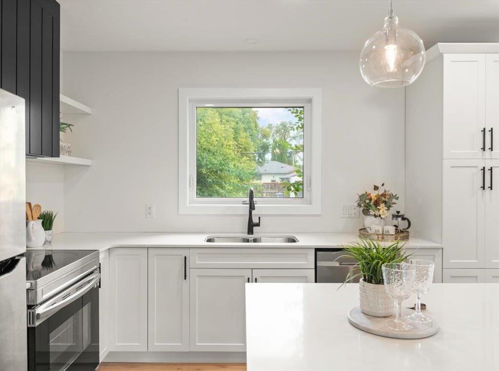 












242 Kenaston Boulevard

,
Winnipeg,




Manitoba
R3N1V4

