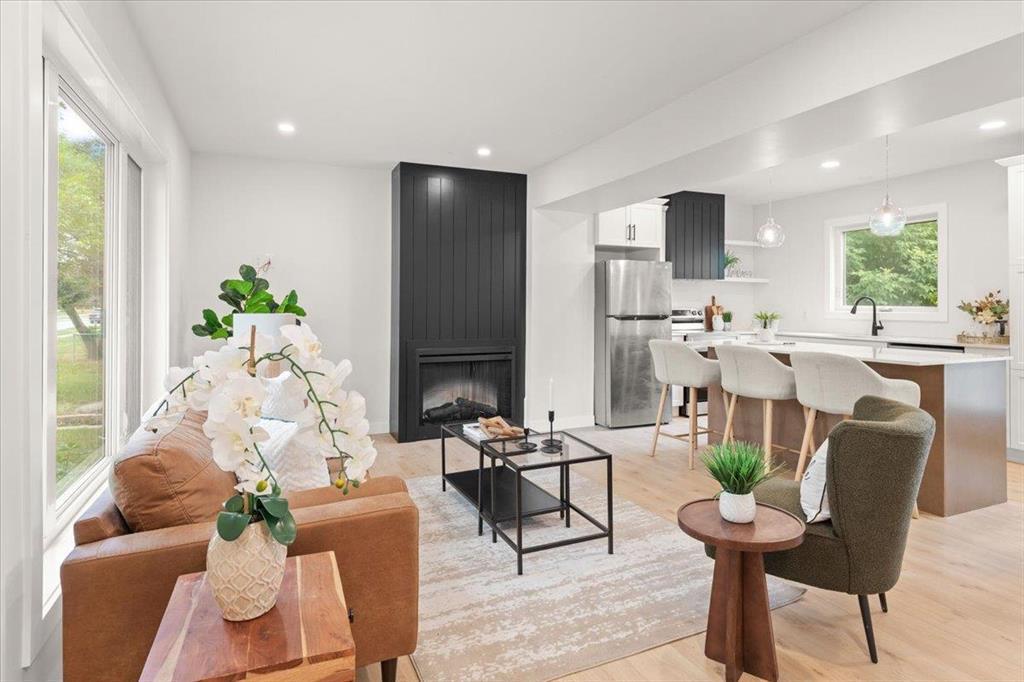 












242 Kenaston Boulevard

,
Winnipeg,




Manitoba
R3N1V4

