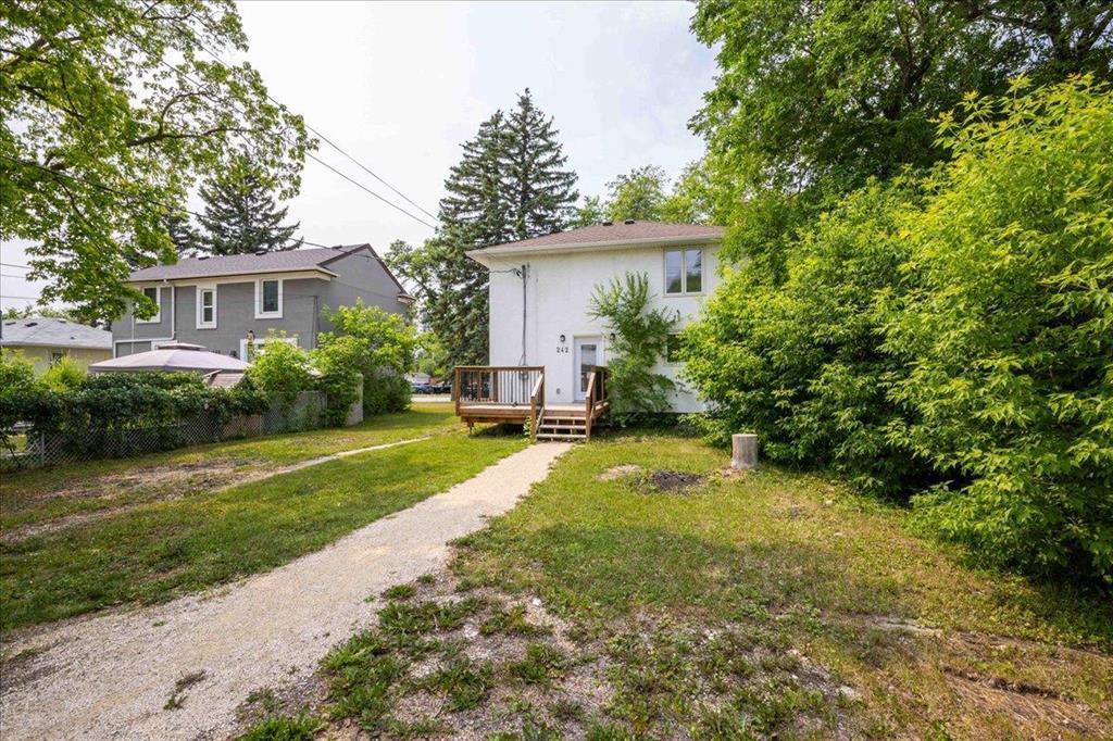 












242 Kenaston Boulevard

,
Winnipeg,




Manitoba
R3N1V4

