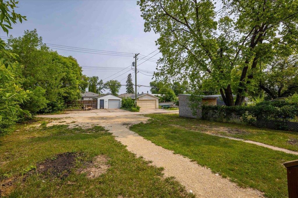 












242 Kenaston Boulevard

,
Winnipeg,




Manitoba
R3N1V4

