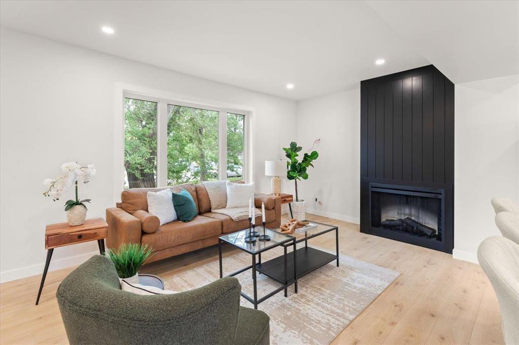 












242 Kenaston Boulevard

,
Winnipeg,




Manitoba
R3N1V4

