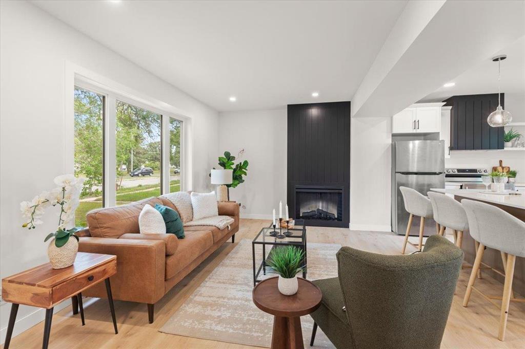 












242 Kenaston Boulevard

,
Winnipeg,




Manitoba
R3N1V4

