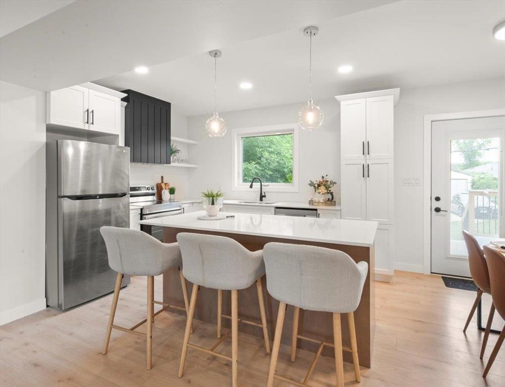 












242 Kenaston Boulevard

,
Winnipeg,




Manitoba
R3N1V4

