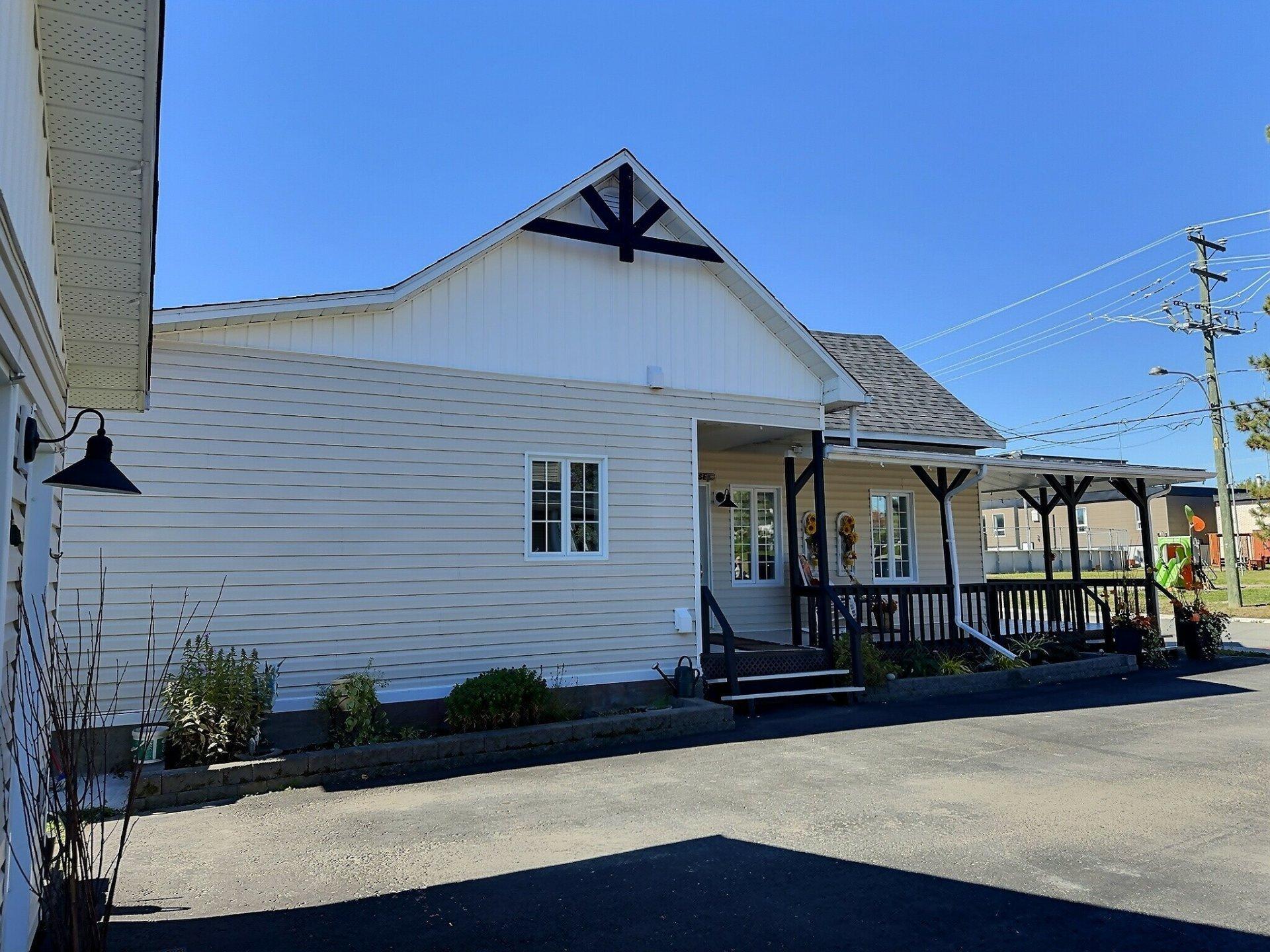 









5


Rue Arpin O.

,
Laverlochère-Angliers,




QC
J0Z2P0

