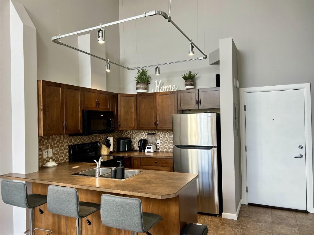 









654


Cook

Road, 633,
Kelowna,




BC
V1W 3G7

