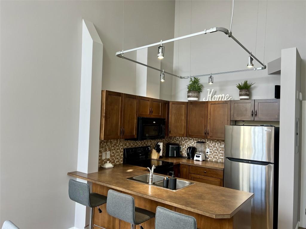 









654


Cook

Road, 633,
Kelowna,




BC
V1W 3G7

