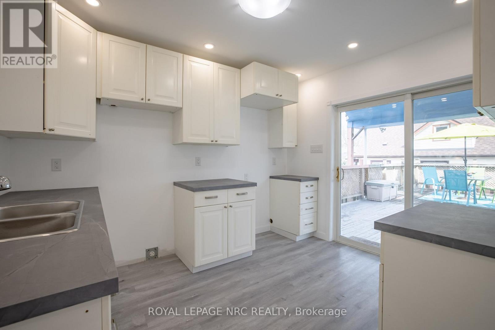 












170 NIAGARA STREET W

,
St. Catharines (E. Chester),




Ontario
L2R4L4

