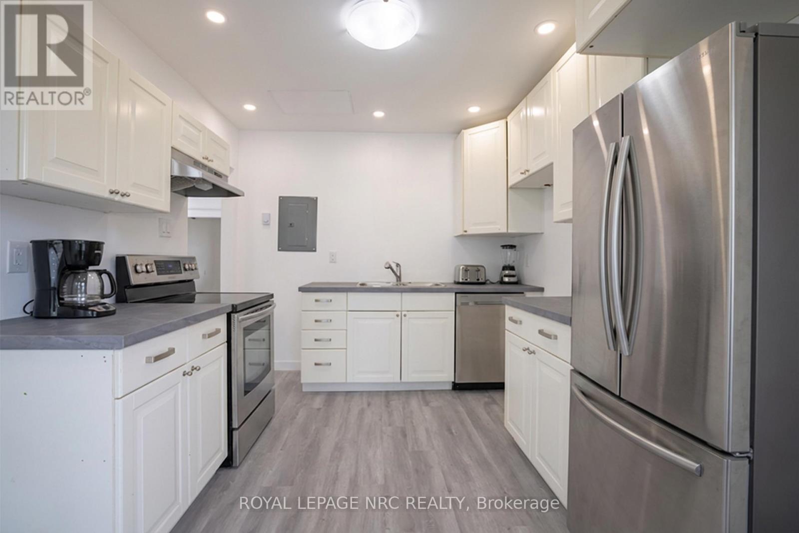 












170 NIAGARA STREET W

,
St. Catharines (E. Chester),




Ontario
L2R4L4

